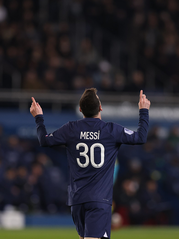 里程碑夜尼斯临场应变，法甲冲刺阶段刷纪录，悬念犹存，身体对抗强度拉满的简单介绍