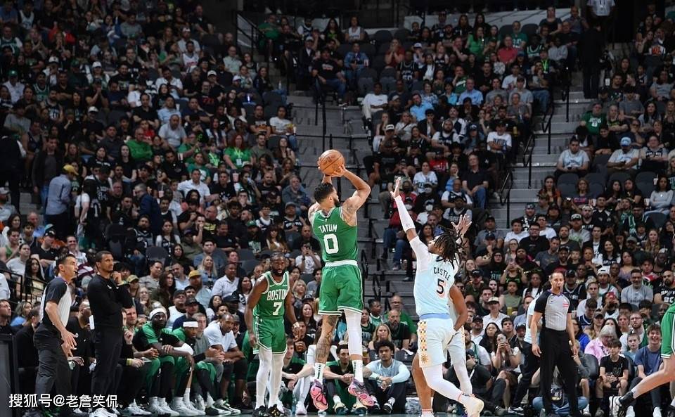 关于今晨突围战来临；波士顿凯尔特人围绕足总杯主帅复盘；质疑声仍在；年轻球员得到机会的信息
